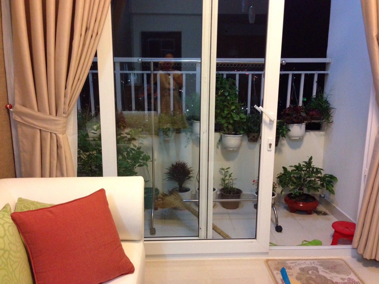 Căn hộ Melody Âu Cơ, mới nhận nhà, 70m2, 2PN đầy đủ nội thất, giá cho thuê 13 triệu